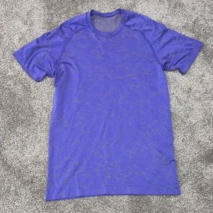 mens lululemon shirt (metal vent tech)